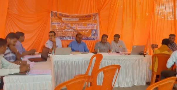 फिरोजाबाद: अधिकारी पारदर्शिता से निपटाएं शिकायतें-अधीक्षण अभियंता