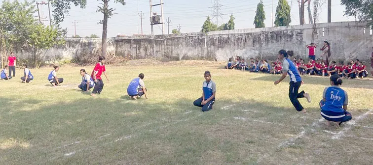 फिरोजाबाद: तीन दिवसीय बालिका खो प्रतियोगिता का महिला थानाध्यक्ष ने किया शुभारम्भ