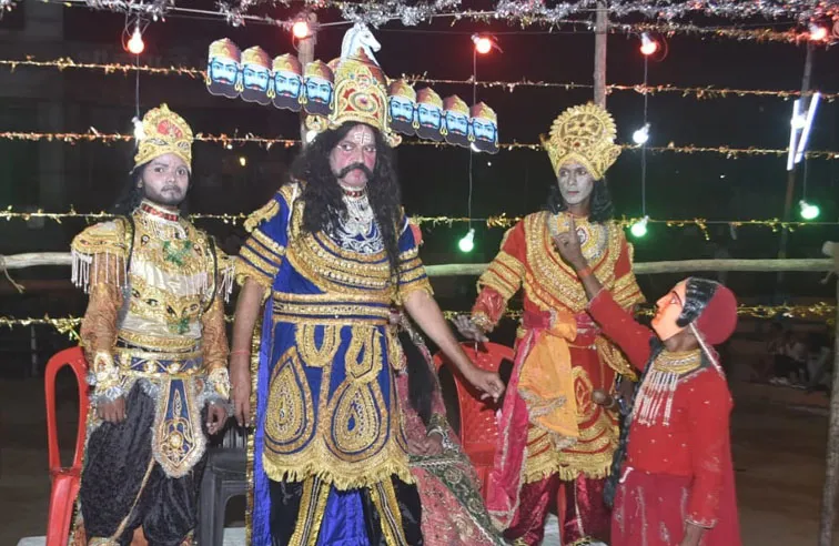 फिरोजाबाद: सीता हरण की लीला देखने को उमड़ा जनसैलाब