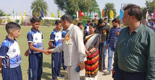 फिरोजाबाद: आईवी कैपिटल एवं आईवी सुपर किंग ने किया फाइनल में किया प्रवेश