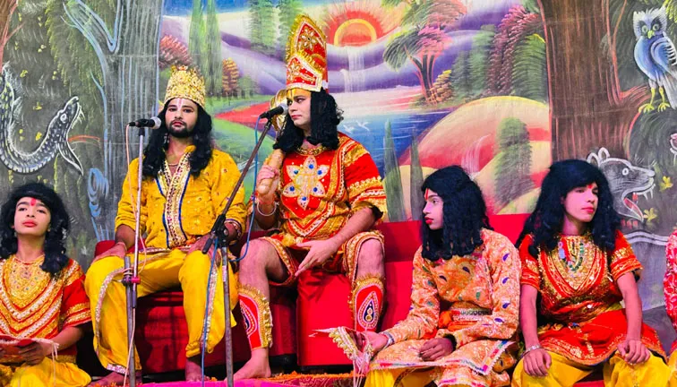 फिरोजाबाद: लेबर काॅलौनी रामलीला में प्रभु राम और सुग्रीव की हुई मित्रता