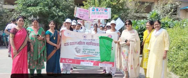 फिरोजाबाद: स्वयं सेविकाओं ने साफ-सफाई कर स्वच्छता के प्रति किया जागरूक