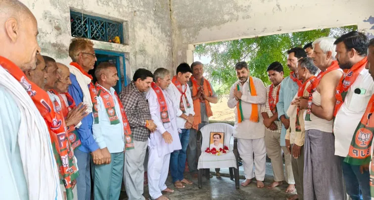 टूंडला: भाजपाइयों ने चलाया स्वच्छता अभियान