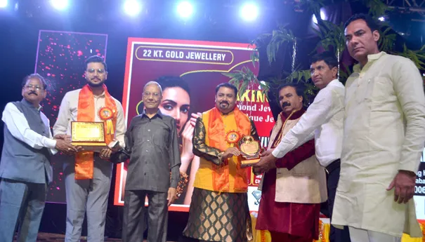 गोवर्धन लीला का मंचन देख भक्तगण हुए प्रफुल्लित