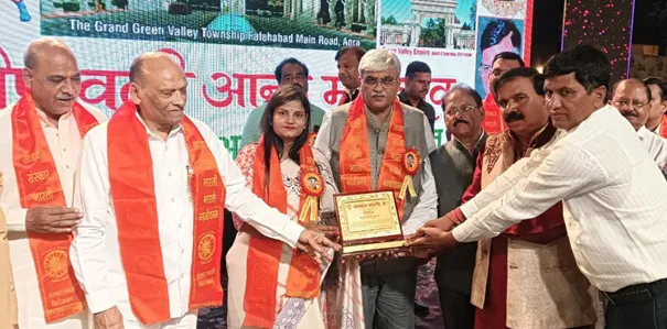 गोवर्धन लीला का मंचन देख भक्तगण हुए प्रफुल्लित