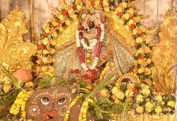 गोवर्धन लीला का मंचन देख भक्तगण हुए प्रफुल्लित