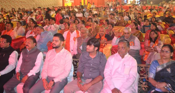 गोवर्धन लीला का मंचन देख भक्तगण हुए प्रफुल्लित