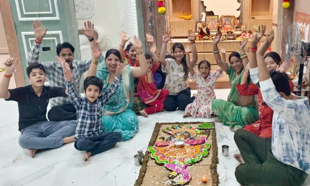 फिरोजाबाद: मेरे गोवर्धन महाराज तेरे माथे मुकुट विराज रहो................
