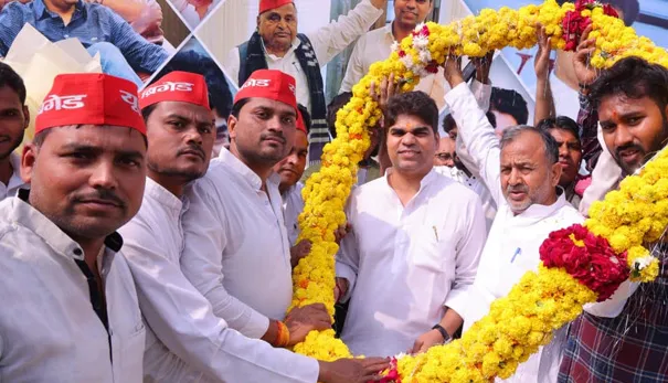   फिरोजाबाद: सपा कार्यालय पर सांसद अक्षय यादव का मनाया गया 39 वॉ जन्मदिन