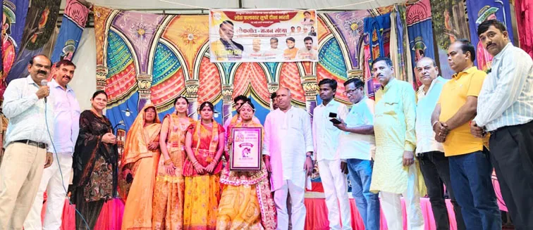 फिरोजाबाद: सरकार की योजनाओं को समाज के अंतिम व्यक्ति तक पहुंचाने का कार्य करें अधिकारी-योगेंद्र उपाध्याय