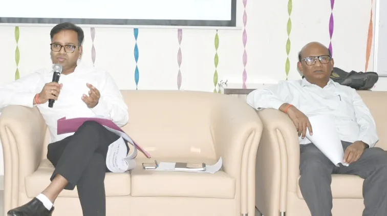 फिरोजाबाद: मतदाता पुनरीक्षण कार्य चार से, सुपरवाइजर, ईआरओ, एईआरओ को दिया प्रशिक्षण