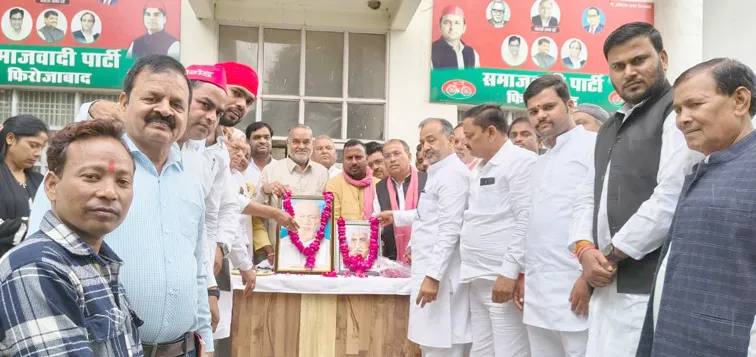 फिरोजाबाद: सपा कार्यालय पर मनाई गई सरदार बल्लभभाई पटेल एवं आचार्य नरेंद्र देव की जयंती