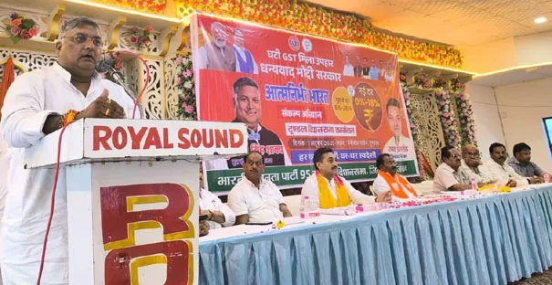 टूंडला: स्वदेशी अपनाने व आत्मनिर्भर भारत बनाने पर बृज क्षेत्र अध्यक्ष ने दिया जोर 