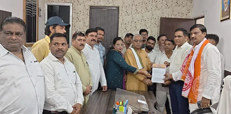 फिरोजाबाद: सेंट्रल चौराहे से छोटा चौराहे तक ई-रिक्शा, चार पहिया वाहनों को पूर्ण रूप से प्रतिबंध करने की मांग