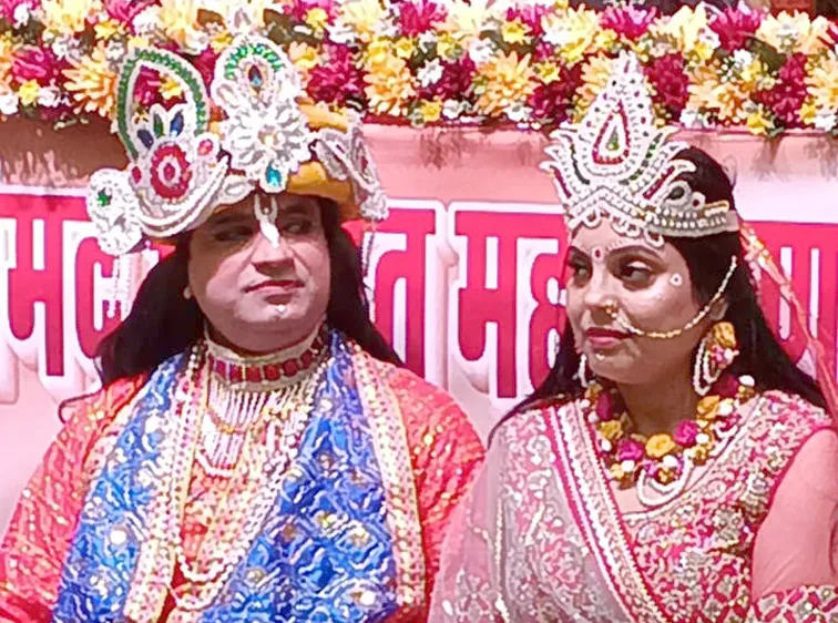 फिरोजाबाद: श्रीकृष्ण-रुक्मिणी विवाह की झांकी ने सभी श्रोताओं को किया आनंदित