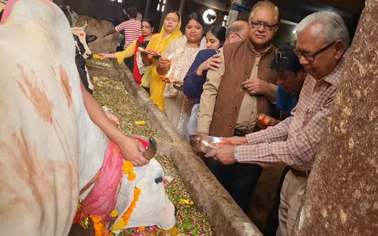 फिरोजाबाद: गौ माता की सेवा करने से अक्षय फल प्राप्ति होती है-द्विजेंद्र मोहन