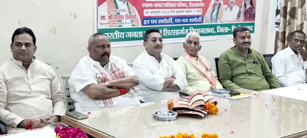 फिरोजाबाद : आत्मनिर्भर विकास की राह में आगे बढ़ने की प्रेरणा देता है-एमएलसी