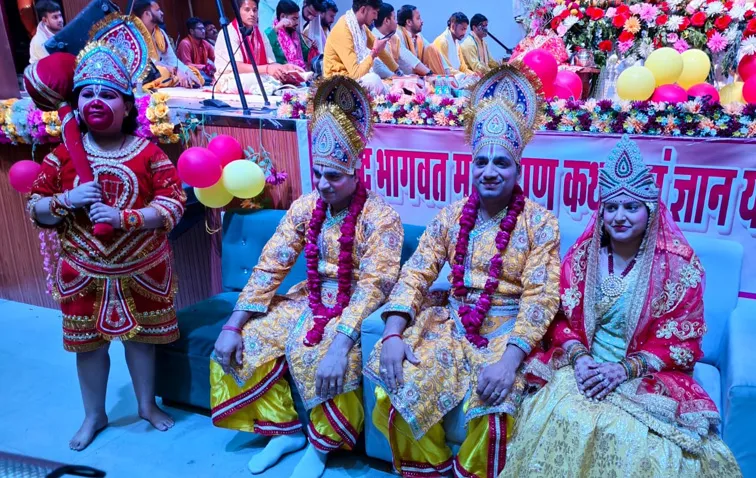 फिरोजाबाद: नंद के घर आनंद भये, जय कन्हैया लाल की .................