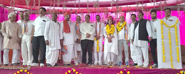फिरोजाबाद: द्रविड जनकल्याण महासभा की बैठक में धरतीपुत्र मुलायम सिंह यादव की शोभयात्रा का लेकर हुई चर्चा 