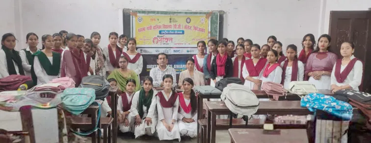 फिरोजाबाद: छात्राओं को कौशल विकास का दिया गया प्रशिक्षण