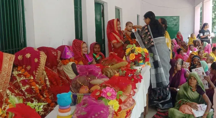 फिरोजाबाद।: महिला आयोग की सदस्या ने सुनी महिलाओं की समस्याऐं