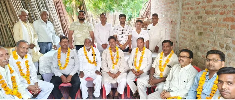 फिरोजाबाद: व्यापार मंडल ने मोढ़ा कनेटा बाजार समिति का किया गठन