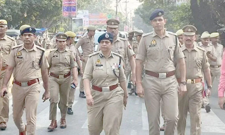 फिरोजाबाद: एडीजी अनुपम कुलश्रेष्ठ ने टूंडला कोतवाली का किया निरीक्षण, देखी व्यवस्थाएं