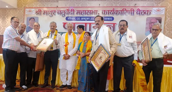 फिरोजाबाद: कांग्रेस ले वोट चोर-गद्दी छोड अभियान के अंतर्गत मीरा चौराहे पर चलाया हस्ताक्षण अभियान