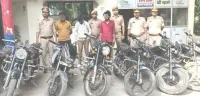 फिरोजाबाद: वाहन चोर गिरोह के तीन सदस्य गिरफ्तार, सात बाइकें बरामद
