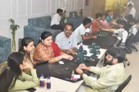 फिरोजाबाद: धनतेरस पर बाजारों में उमड़ी ग्राहकों की भीड़, जमकर हुई खरीददारी
