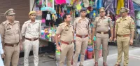 फिरोजाबाद: पुलिस ने फ्लैग मार्च कर लोगों को सुरक्षा का कराया एहसास