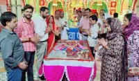 फिरोजाबाद: मेरे गोवर्धन महाराज तेरे माथे मुकुट विराज रहो................