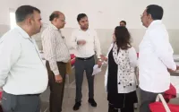 फिरोजाबाद : संचारी रोगों से बचाव के लिए स्वास्थ्य केंद्रो का किया निरीक्षण
