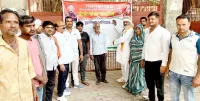 फिरोजाबाद: कांग्रेसियों ने चलाया हस्ताक्षण अभियान, लोगों से मांगा जनसमर्थन 
