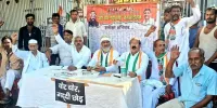 फिरोजाबाद: कांग्रेस ले वोट चोर-गद्दी छोड अभियान के अंतर्गत मीरा चौराहे पर चलाया हस्ताक्षण अभियान