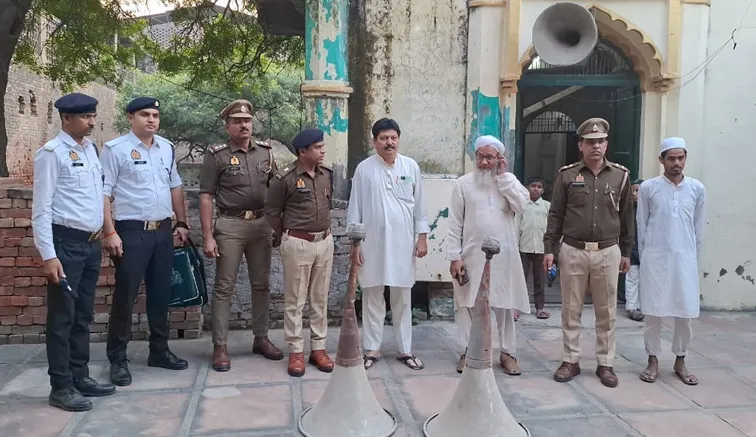 फिरोजाबाद: एसपी सिटी ने मस्जिदों से उतरवाएं लाउण्ड स्पीकर