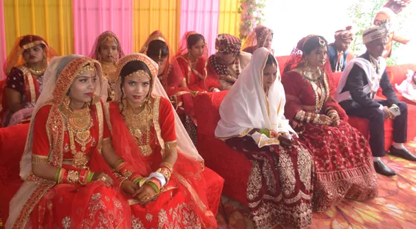 फिरोजाबाद: देवोत्थान एकादशी पर महात्मा ज्योतिबा राव फूले सेवा समिति ने 45 जोड़ो का कराया विवाह सम्पन्न