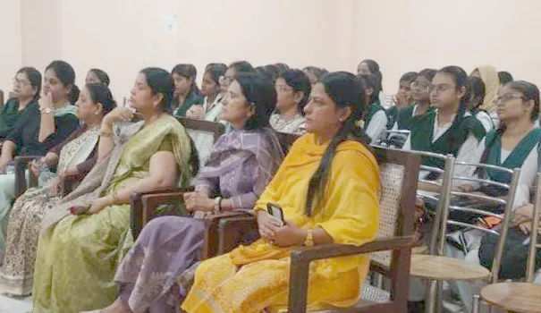 फिरोज़ाबाद: पावरपॉइंट प्रेजेंटेशन स्किल्स पर हुई कार्यशाला