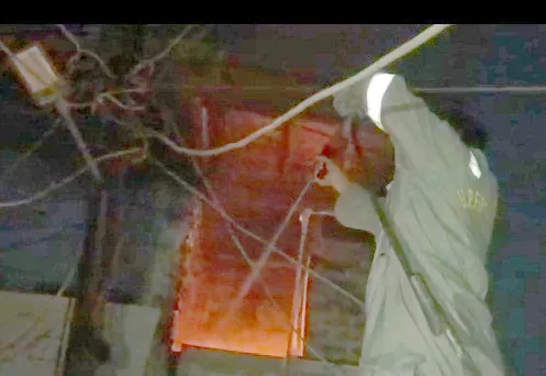 फिरोजाबाद: आतिशबाजी की चिंगारी से इलैक्ट्रोनिक्स की दुकान जलकर स्वाहा, लाखों का नुकसान