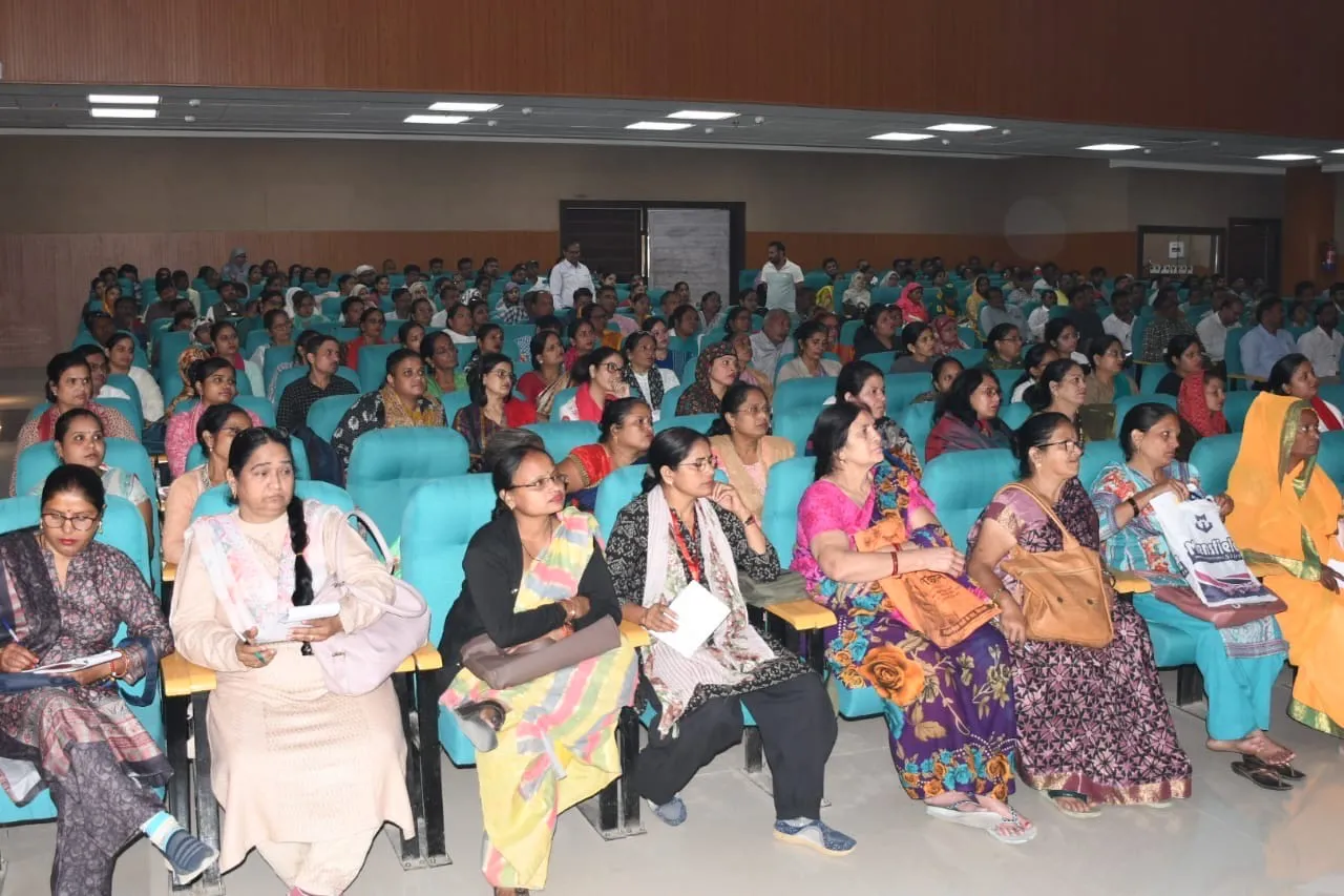 फिरोजाबाद: एसआईआर की प्रक्रिया का उत्तर न देने वालों को कारण बताओं नोटिस जारी