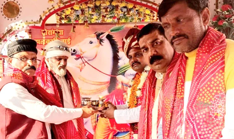 फिरोजाबाद: गाजे-बाजे के साथ निकली वीरांगना झलकारी बाई की शोभायात्रा