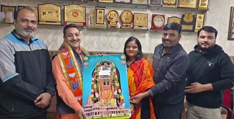 फिरोजाबाद: भाजपा जिलाध्यक्ष का मेयर ने किया स्वागत