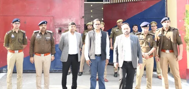 फिरोजाबाद: जिला जज, डीएम ने किया कारागार का निरीक्षण, देखी व्यवस्थाएं