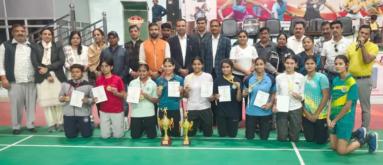 फिरोजाबाद: महिला बैडमिंटन ट्रायल प्रतियोगिता में नेशनल पीजी कॉलेज भोगांव मैनपुरी की टीम रही प्रथम