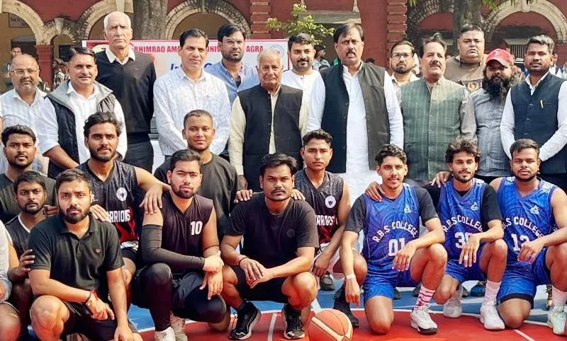 शिकोहाबाद: अंतर महाविद्यालययीय बास्केटबाल प्रतियोगिता में आरपीएस कालेज आगरा की टीम रही विजेता