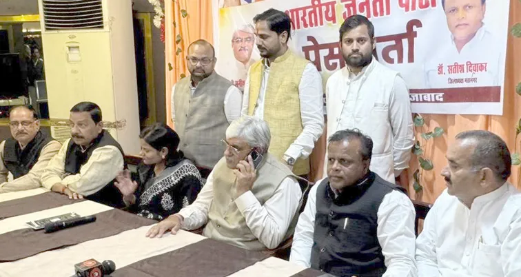 फिरोजाबाद: फैंसी ड्रेस प्रतियोगिता में बच्चों ने मचाया धमाल