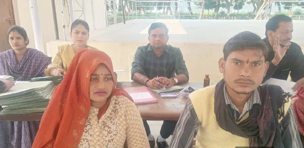 फिरोजाबाद: पर्रामश केंद्र में चार परिवारों का सुलहनामा कराकर घरों को रवाना किया