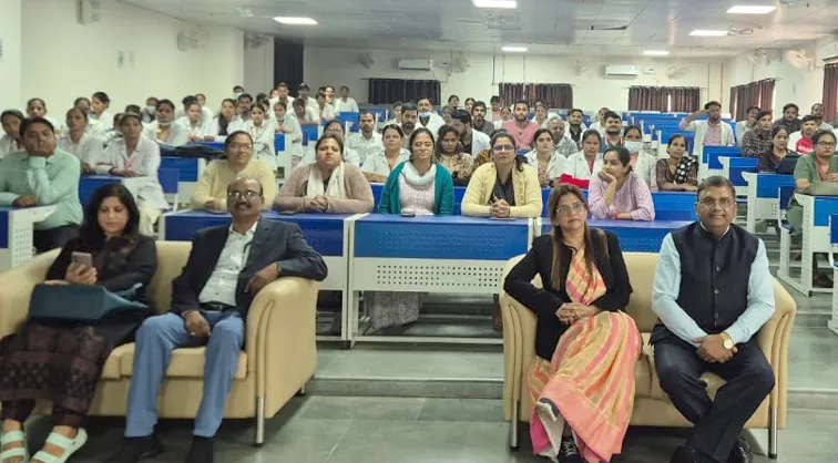 फिरोजाबाद: जिला अस्पताल में स्पेशल व्याख्यान का हुआ आयोजन 