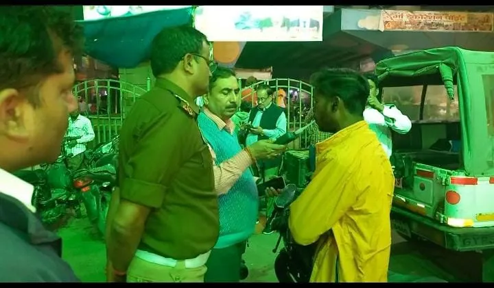 फिरोजाबाद: सड़क सुरक्षा अभियान में नियमों का पालन न करने वाले 781 वाहनों का चालन