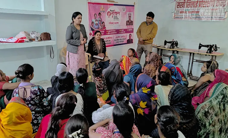 फिरोजाबाद: महिलाओं को उनके अधिकारों के प्रति किया जागरूक